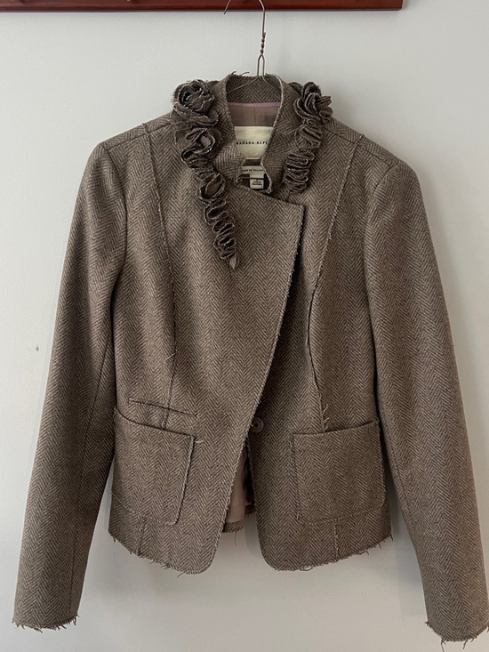 Banana Republic Jackets & Blazers - Banana Republic Brown Herringbone Ruffle Collar Blazer